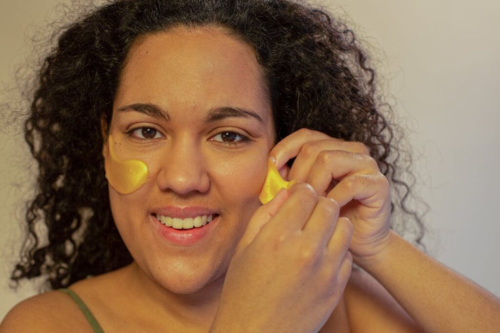 What is Brightening Eye Gel? | Application Tips