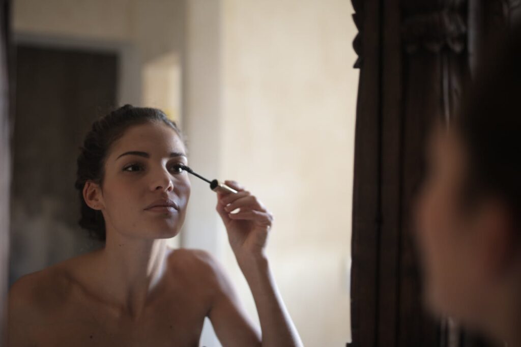 Tips for Maintaining Long-lasting Eyeliner